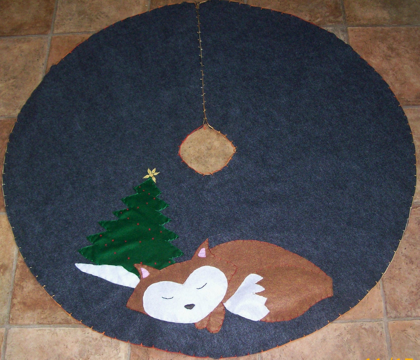 Sleeping Fox Tree Skirt 36 inch diameter