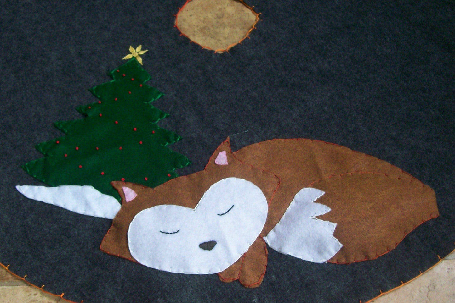 Sleeping Fox Tree Skirt 36 inch diameter