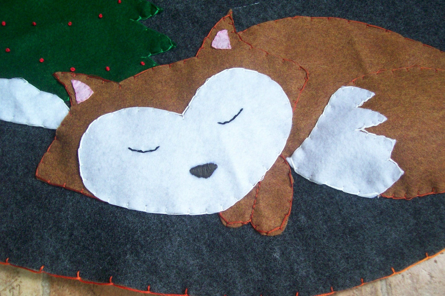 Sleeping Fox Tree Skirt 36 inch diameter