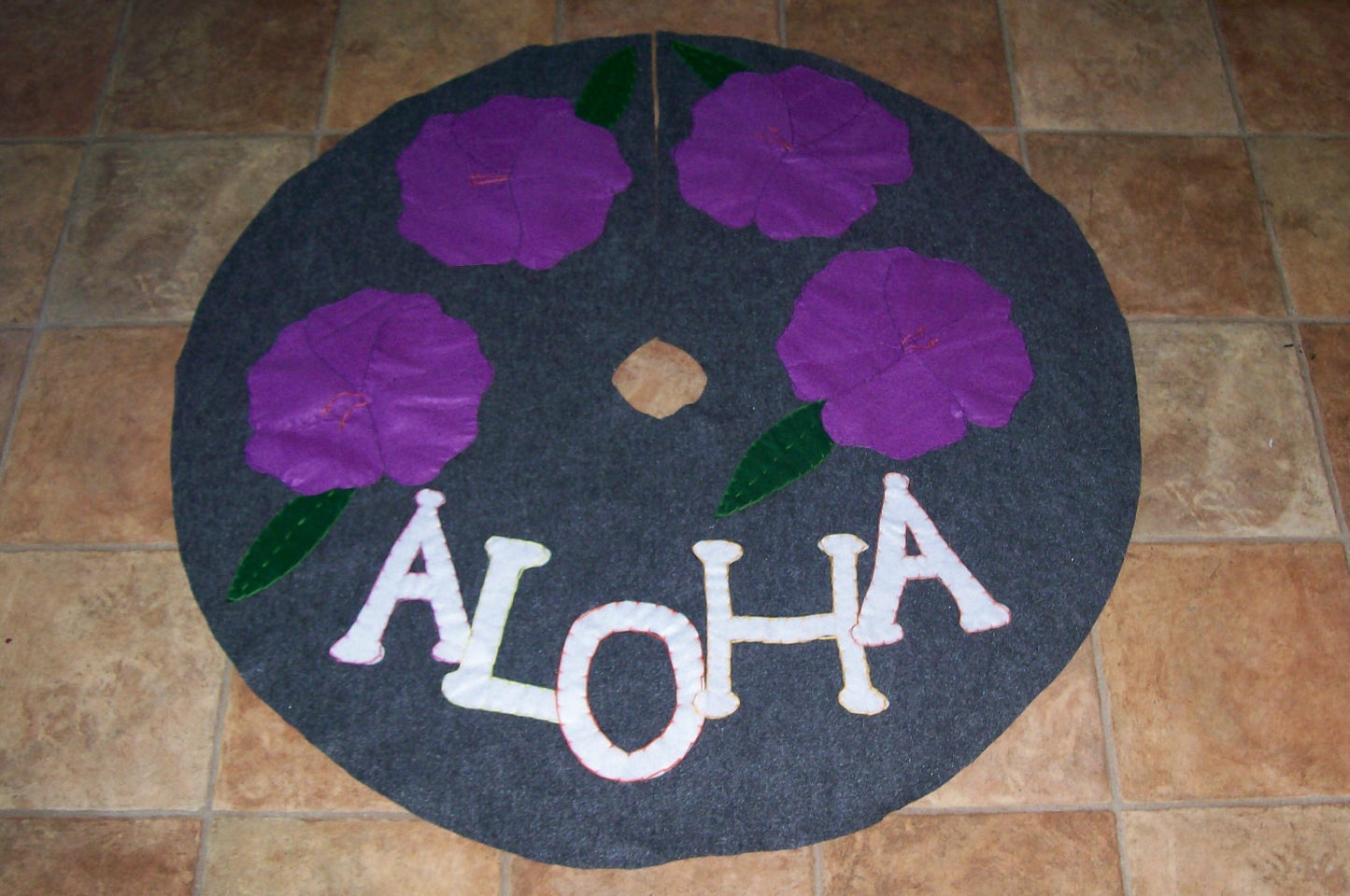 36 inch ALOHA Tree Skirt